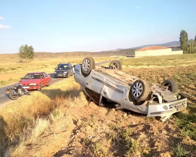 Çorum'un Sungurlu ilçesinde otomobil tarlaya devrildi, 1 kişi yaralandı