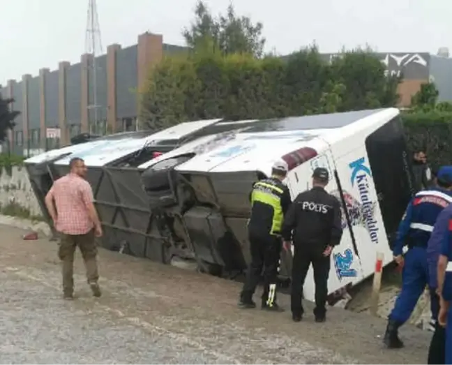 Kütahya'da Yolcu Otobüsü Devrildi: 1 Ölü, 17 Yaralı
