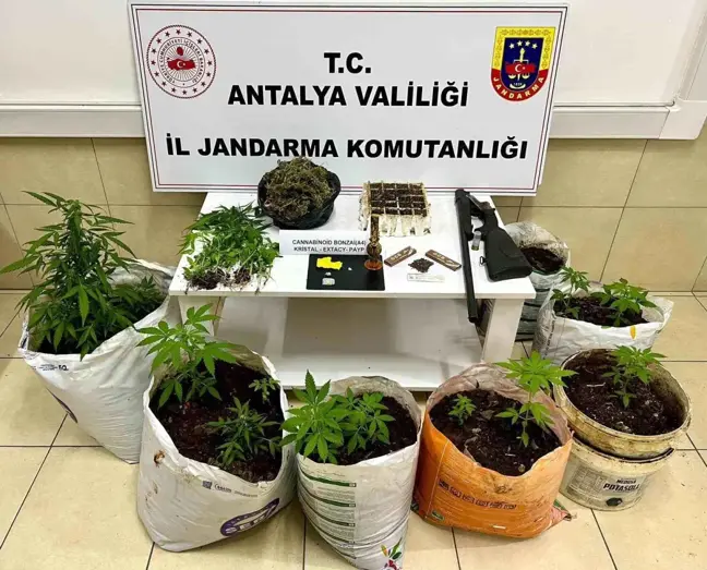 Antalya'da Uyuşturucu Operasyonunda Yarım Kilogram Metamfetamin Ele Geçirildi