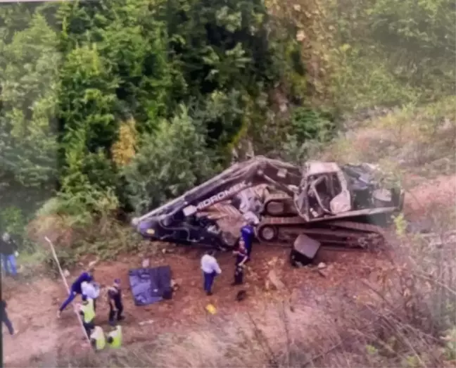 Artvin'de TIR Kazası: İki Kişi Hayatını Kaybetti