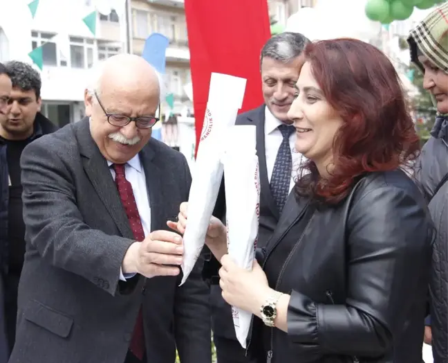 Bakan Avcı, Fidan ve Satranç Takımı Dağıttı
