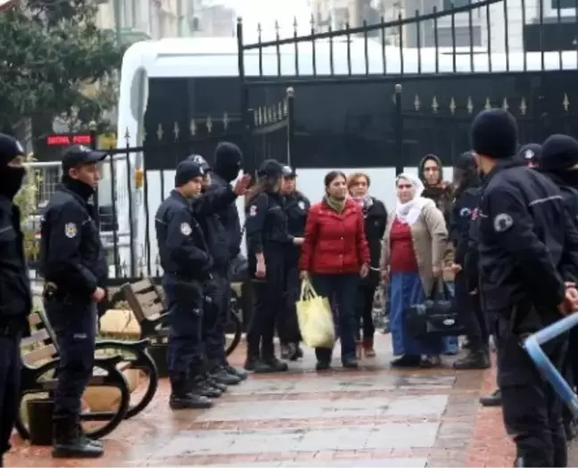 Yüksel Mutlu ve Hdp İl Başkanı Adliyeye Sevk Edildi