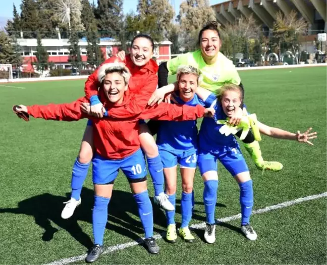 İzmir Konak Belediyespor'un Gözü Play Off'ta
