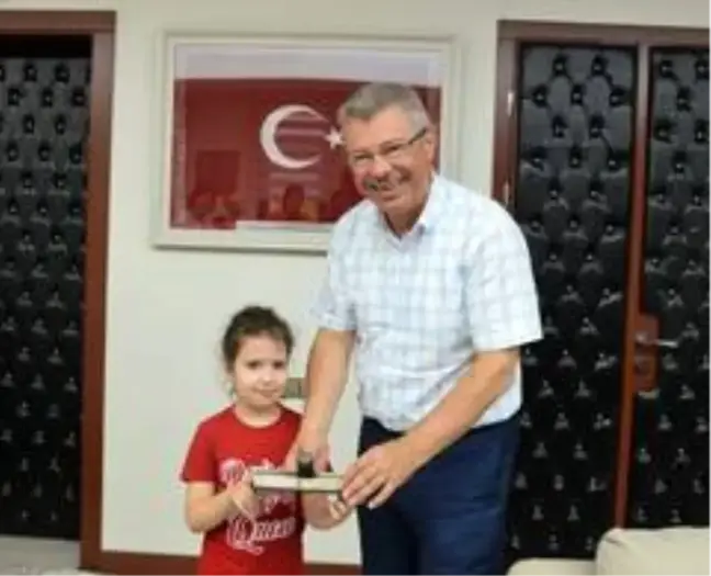 Dr. Sadık Ahmet'in eşinden Başkan Akay'a ziyaret