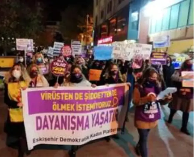 Korona tehdidine rağmen kadına şiddete tepki gösterdiler
