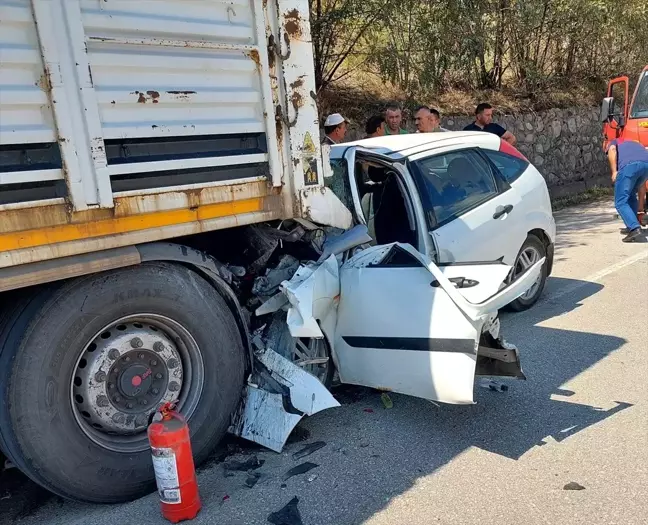 Sinop'ta kamyonetle otomobil çarpıştı: 1 yaralı