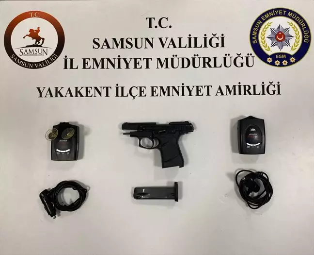 Samsun'da Araçta Radar Tespit Cihazı ve Kurusıkı Tabanca Ele Geçirildi