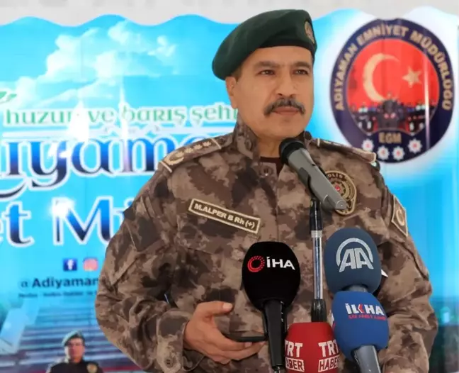 Emniyet Müdürü Kürsüde Konuşurken Babasını Aradı