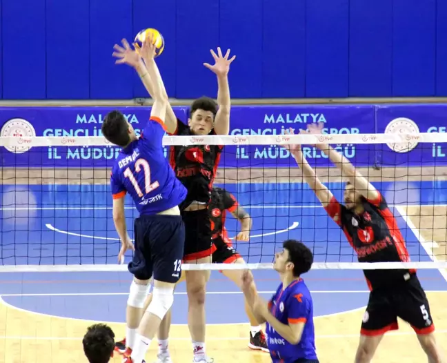 Genç Erkekler Türkiye Voleybol Şampiyonası Malatya'da sürüyor