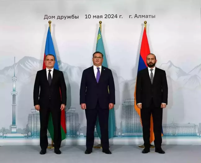 Azerbaycan ve Ermenistan Dışişleri Bakanları Almatı'da bir araya geldi