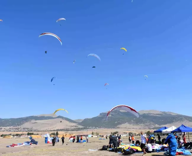 Yamaç Paraşütü Dünya Şampiyonası'nda Sporcular Uçtu