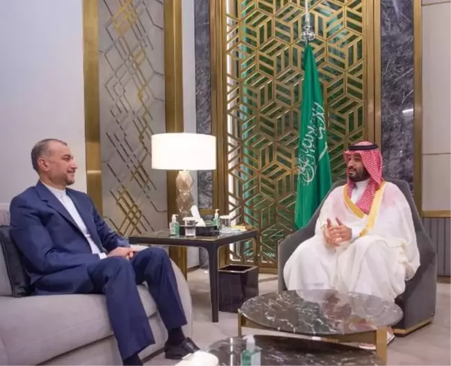 İran Dışişleri Bakanı Suudi Arabistan Başbakanı ile Görüştü