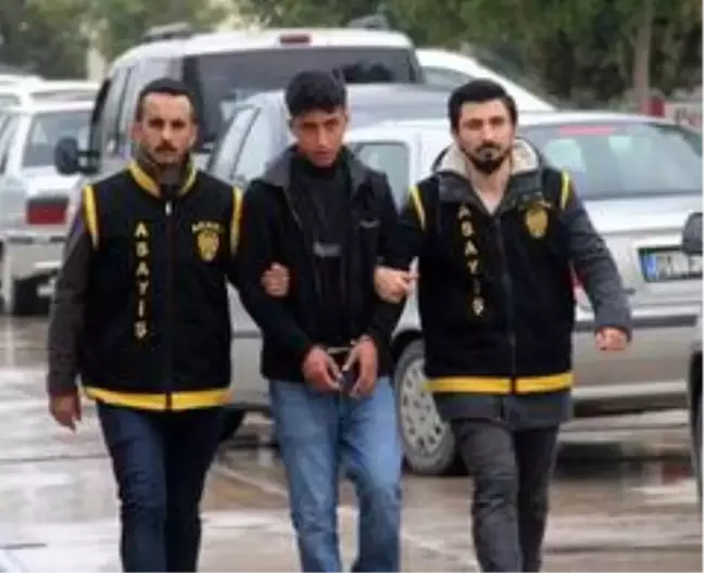 Genç kızın çantasını zorla alıp kaçtı polisten kaçamadı