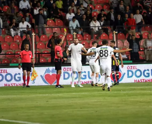 Akhisarspor'da Buruk'tan Kart Uyarısı