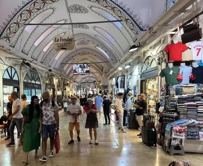 Suudi turistlerin gelmesi ile birlikte Kapalıçarşı'da ziyaret sayıları arttı