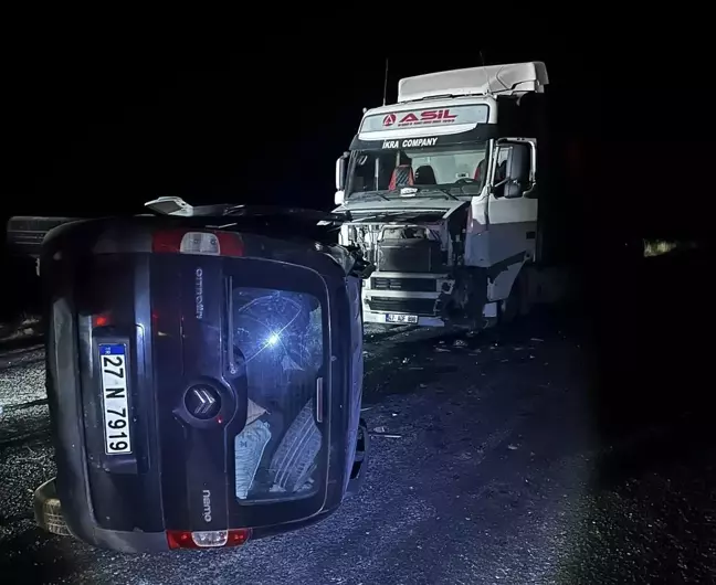 Mardin'de tır ile hafif ticari araç çarpıştı: 2 yaralı