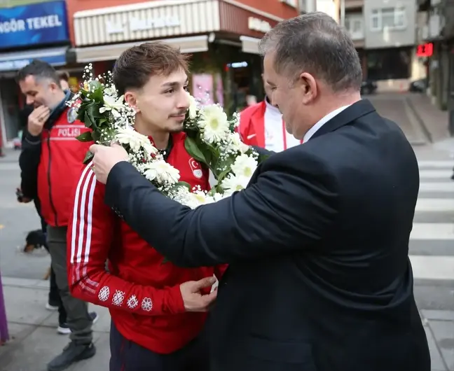 Yusuf Fehmi Genç, Dünya Halter Şampiyonası'nda Bronz Madalya Kazandı