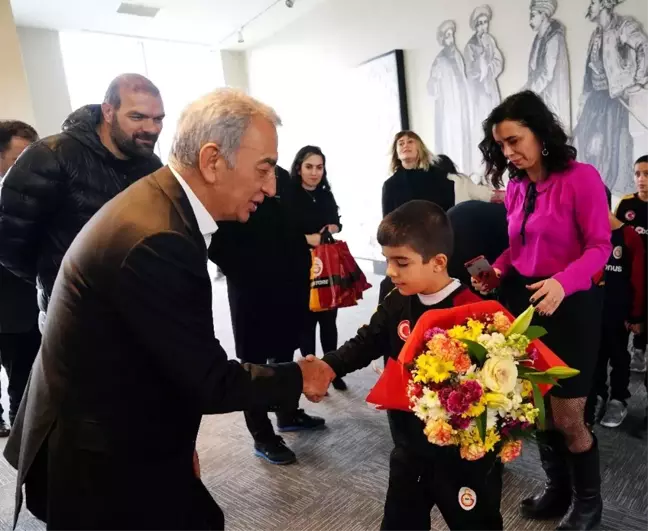 Adnan Polat, Galatasaray Nusaybin Futbol Okulu'nun öğrencileri buluştu