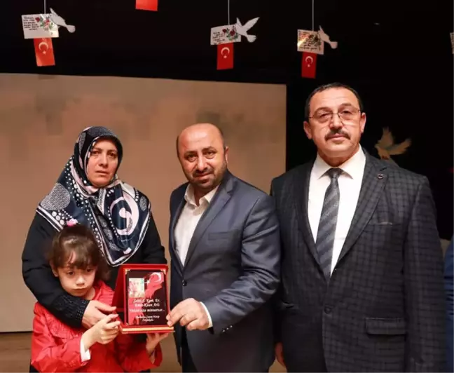 Körfez'de Eller Şehitler İçin Semaya Açıldı
