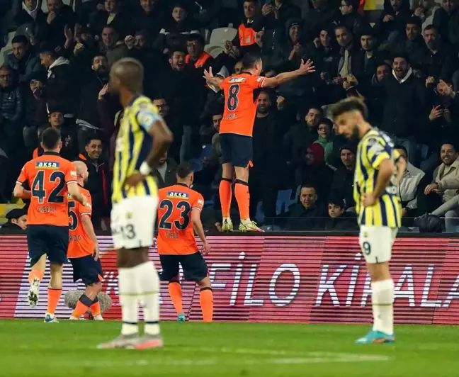 Spor Toto Süper Lig: Medipol Başakşehir: 1 Fenerbahçe: 0 (İlk yarı)
