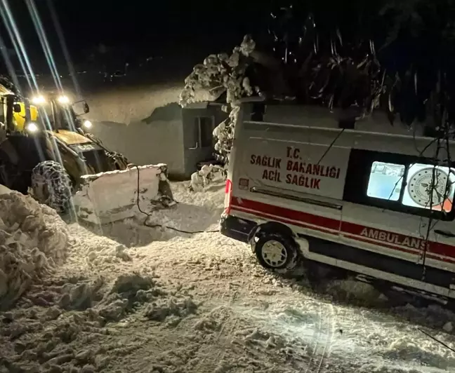 Rize'de Kar Nedeniyle Ambulansa Yardım Eli