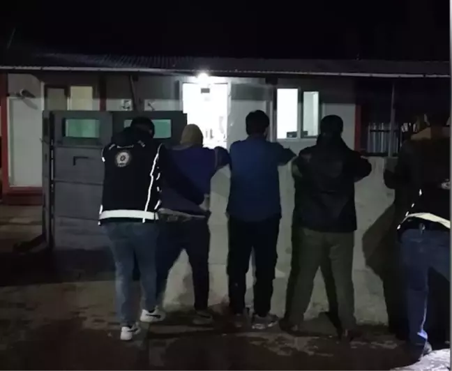 Sivas'ta Düzensiz Göçmen Operasyonu: 5 Kişi Yakalandı, 1 Şüpheli Tutuklandı