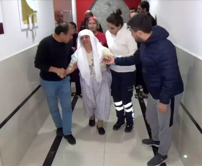 (ÖZEL) Halatı kopan asansörde mahsur kalan ailenin panik anları