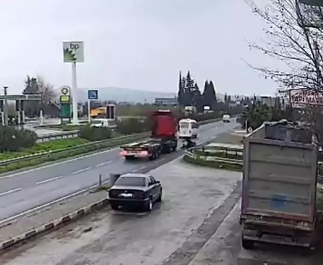 İzmir'de Motosiklet Kazasında 14 Yaşındaki Çocuk Hayatını Kaybetti