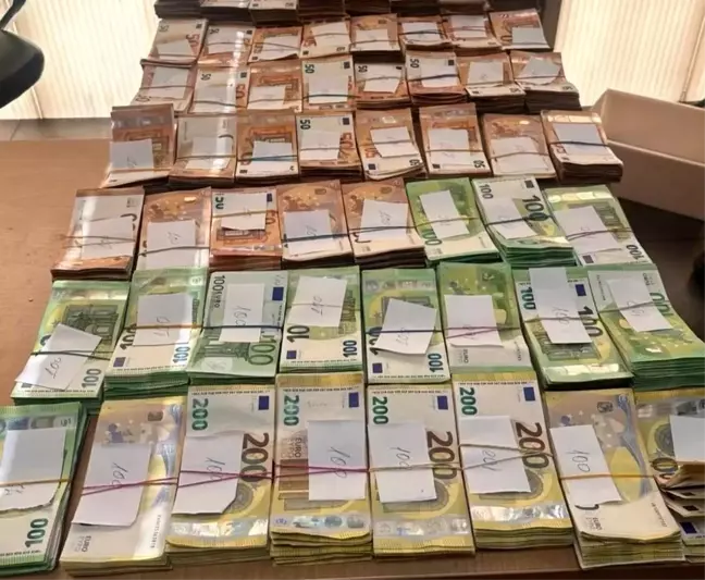 Edirne Kapıkule Sınır Kapısı'nda 524 Bin Euro Ele Geçirildi