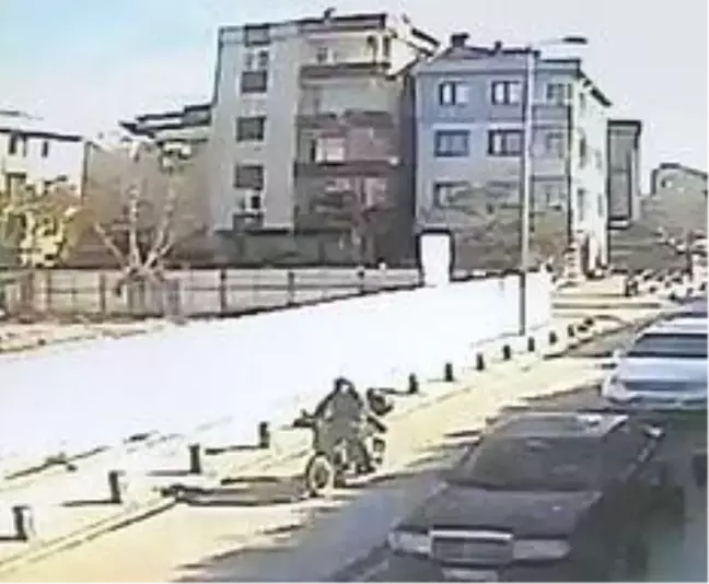 (Özel) Ümraniye'de motosiklet hırsızlığı kamerada