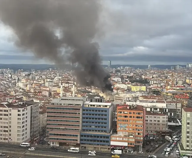 Şişli'de Yıkım Halindeki Binada Yangın Çıktı