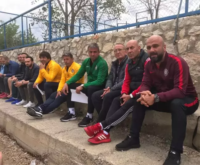 Hamzaoğlu'ndan Gençlere Yakın Takip
