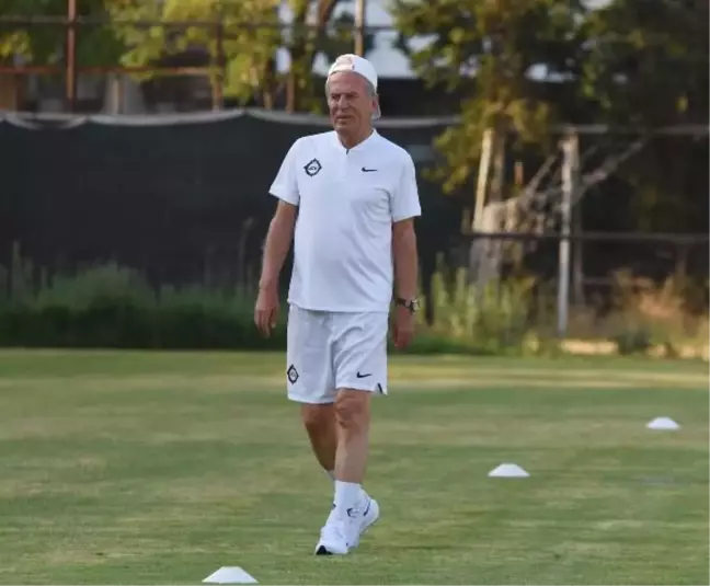 Altay Teknik Direktörü Mustafa Denizli: Hedefimiz yukarılar