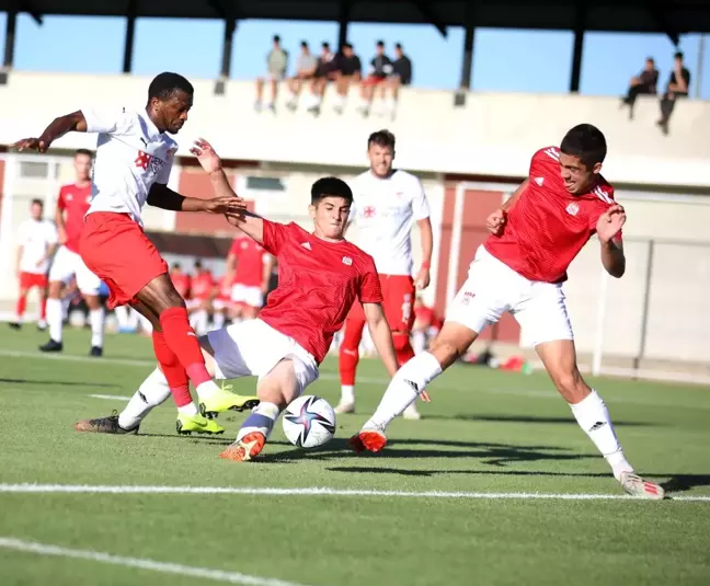 Sivasspor hazırlık maçında U19 takımını 4-0 yendi