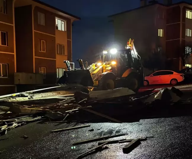 Bayburt'ta Kuvvetli Rüzgar Hayatı Olumsuz Etkiledi