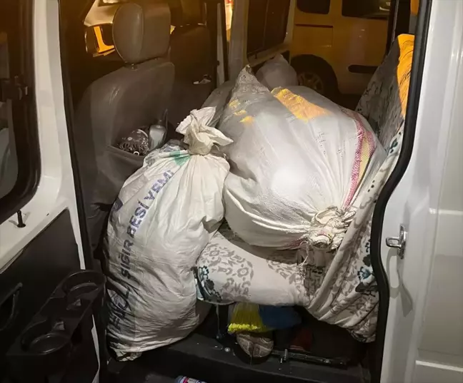 Diyarbakır'da 27 Kilogram Esrar Ele Geçirildi, 2 Şüpheli Tutuklandı