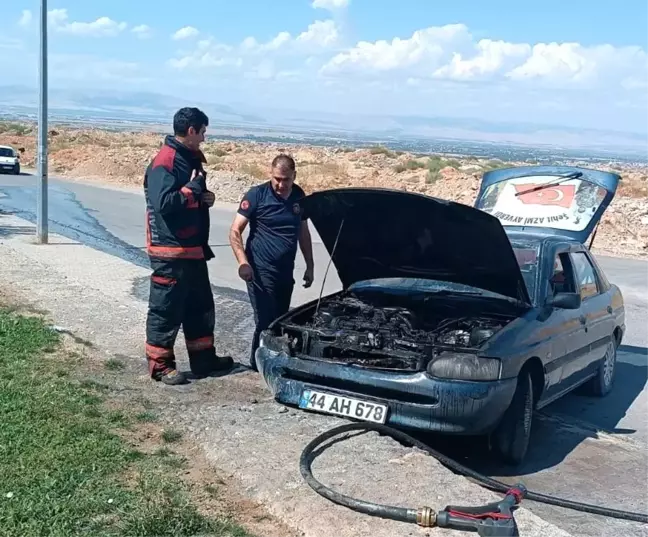 Malatya'da Seyir Halindeki Araçta Yangın Çıktı