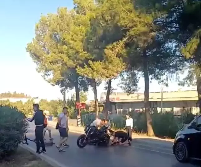 Manavgat'ta Scooter ile Motosiklet Çarpıştı: İki Sürücü Yaralandı