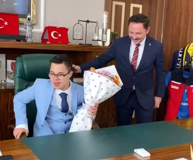 Biga Kaymakamı, 23 Nisan için makamını Down sendromlu çocuğa devretti