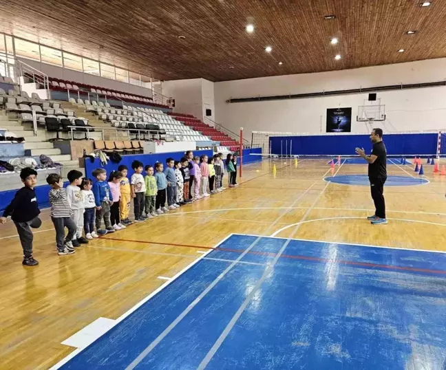 Minik Sporcular Voleybol ile Tanıştı