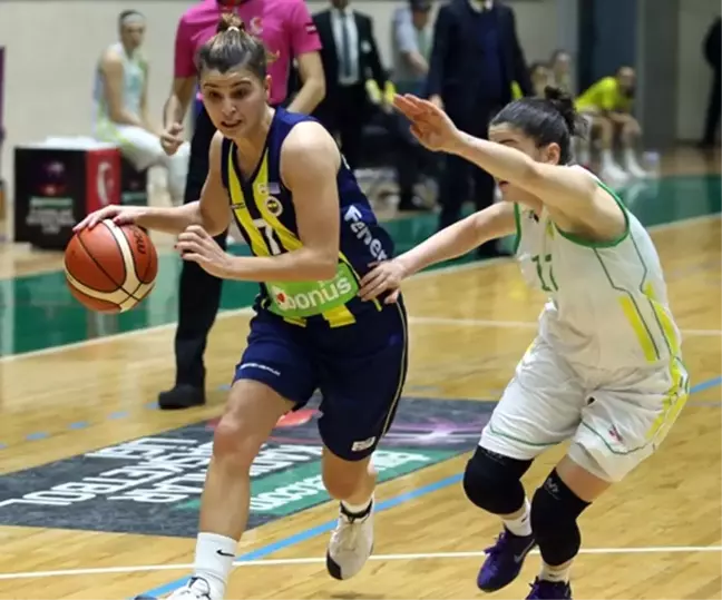 İstanbul Üniversitesi: 74 - Fenerbahçe: 73