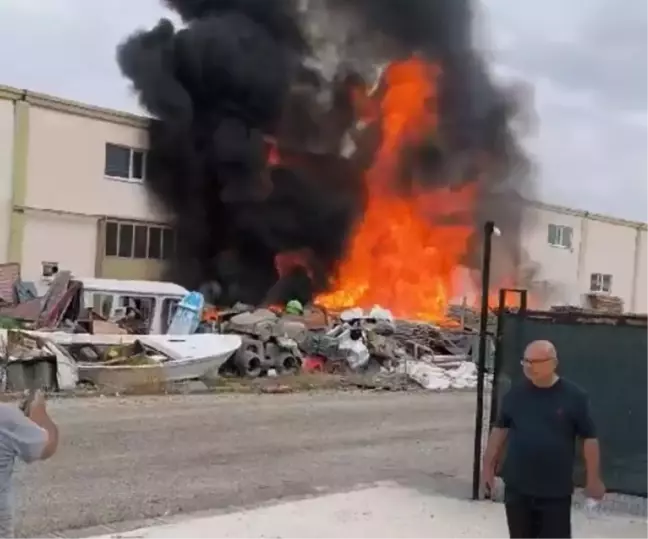 Ankara'da Kereste ve Polyester Fabrikasında Yangın Çıktı