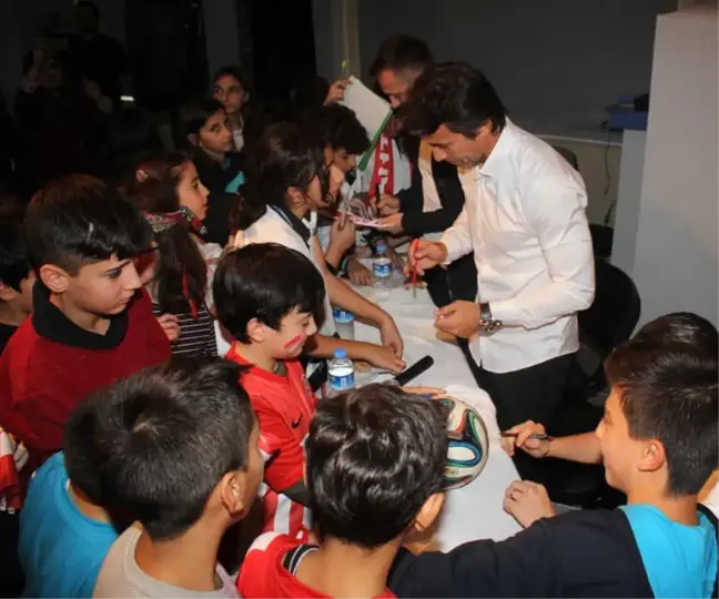 Bülent Korkmaz ve Futbolcular, Öğrenciler ile Buluştu
