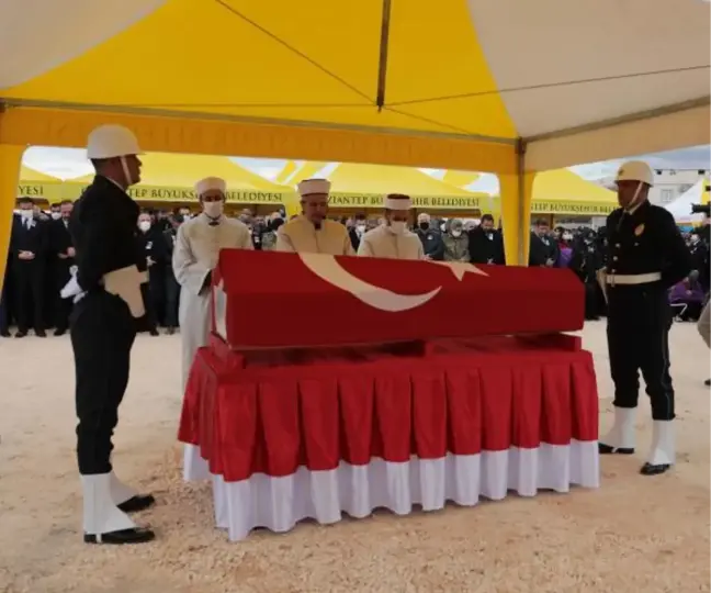 Son dakika haber | Şehit polis memuru Bozkurt, son yolculuğuna uğurlandı - Yeniden