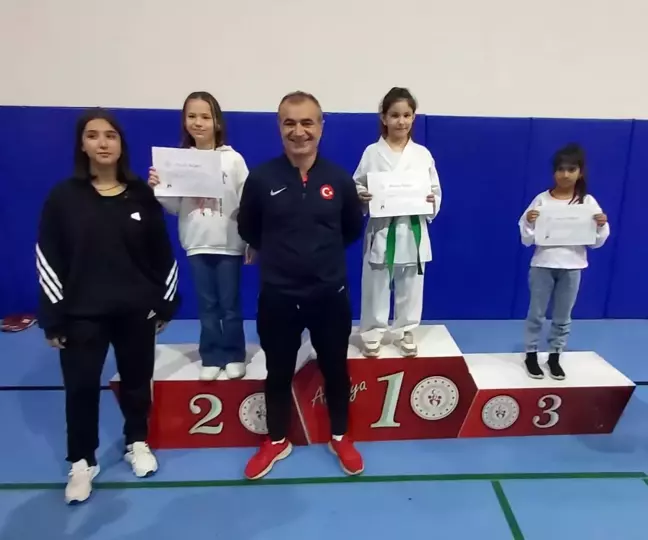 Kemer Belediyesi Karate Takımı 14 madalya kazandı