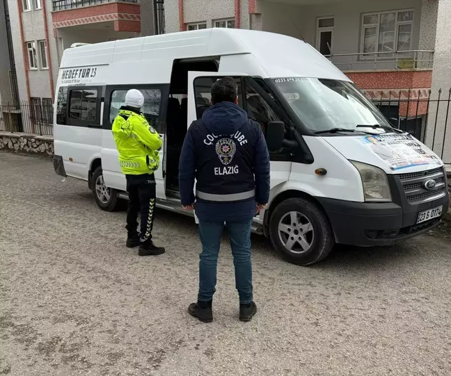 Elazığ'da Polis Ekipleri Okul Önlerinde Denetim Gerçekleştirdi