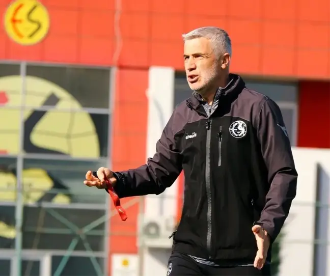 Eskişehirspor Teknik Direktörü ile Yollarını Ayırdı