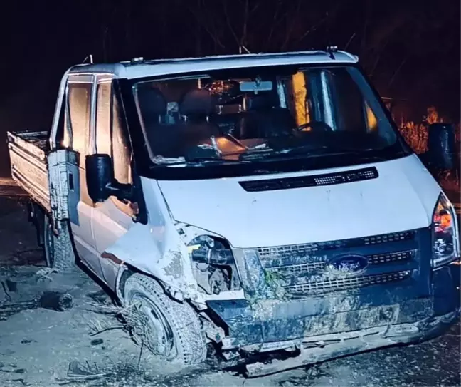 Afyonkarahisar'da Kamyonet Kaza Yaptı: 4 Yaralı