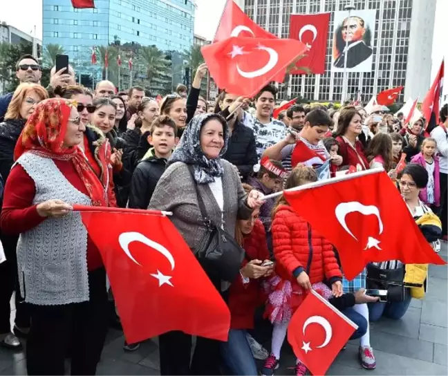 29 Ekim Cumhuriyet Bayramı, İzmir'de Coşkuyla Kutlandı