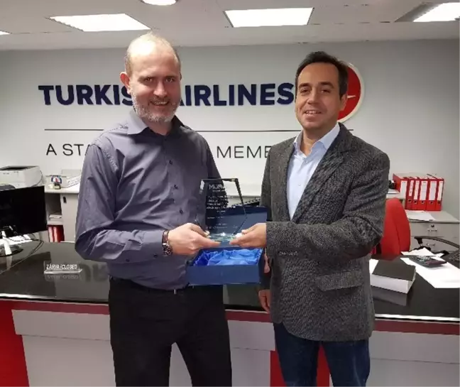 Müsiad'tan, THY Macaristan Müdürü Arısoy'a Şükran Plaketi